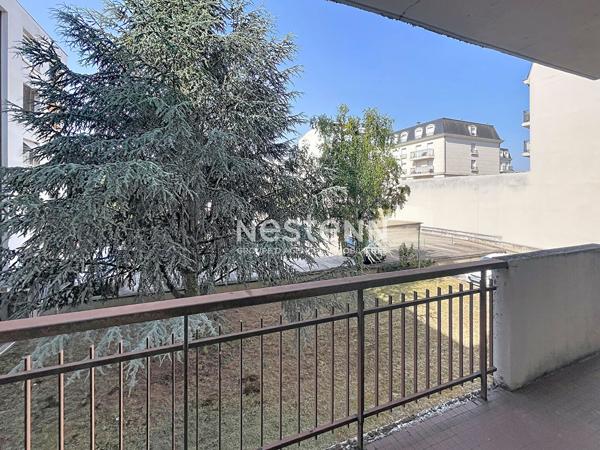 Centre-ville - Appartement 3 chambres avec ascenseur, cellier sur le palier et place de parking privative - Très bon état - Au pied de toutes les commodités
