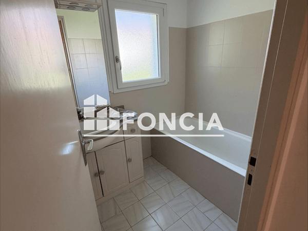 Location Appartement 2 pièces 49.92 m² - 32 RUE JULES VERNES Challans 85300