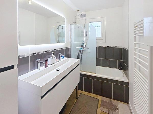 Maison vivable plain pied, village Bord de Seine