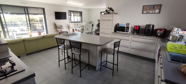 Maison
         4 pièces
        - 124 m² 369 000 € *