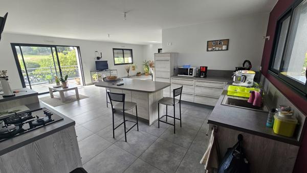 Maison
         4 pièces
        - 124 m² 369 000 € *