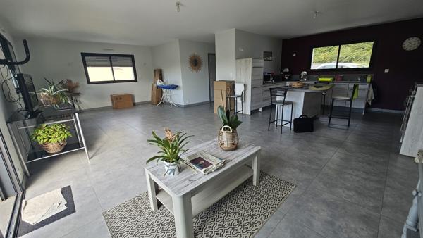Maison
         4 pièces
        - 124 m² 369 000 € *
