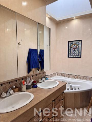 Vente immeuble Carcassonne comprenant local commercial loué 1751 euros et logement 115 m² avec terrasse