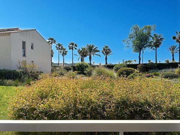 À VENDRE EN EXCLUSIVITÉ – Face à la plage, appartement avec parking privatif