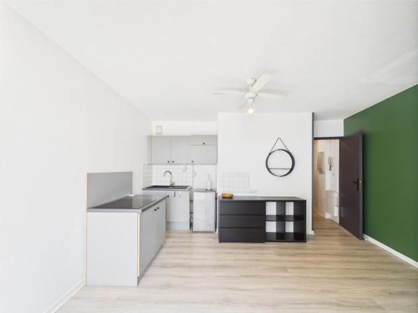 À VENDRE EN EXCLUSIVITÉ – Face à la plage, appartement avec parking privatif