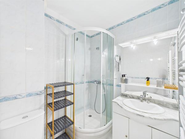 À VENDRE EN EXCLUSIVITÉ – Face à la plage, appartement avec parking privatif