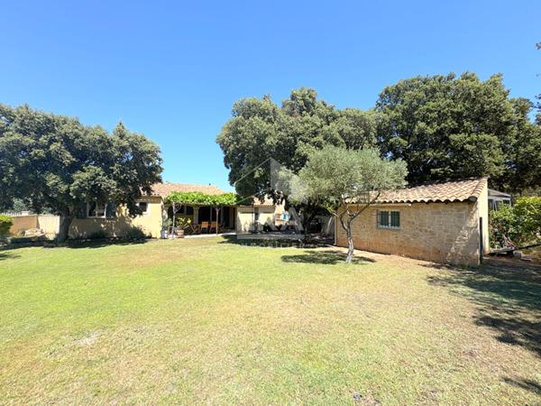 A VENDRE 13350 CHARLEVAL MAISON PLAIN PIED 5 PIECES D'ENVIRON 116M² AVEC GARAGE, ABRI ET JARDIN