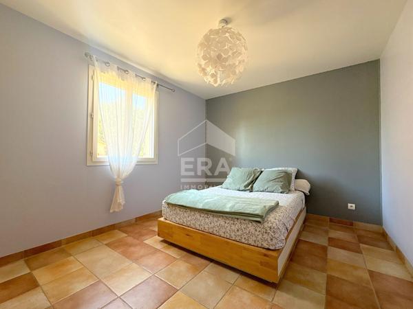 A VENDRE 13350 CHARLEVAL MAISON PLAIN PIED 5 PIECES D'ENVIRON 116M² AVEC GARAGE, ABRI ET JARDIN