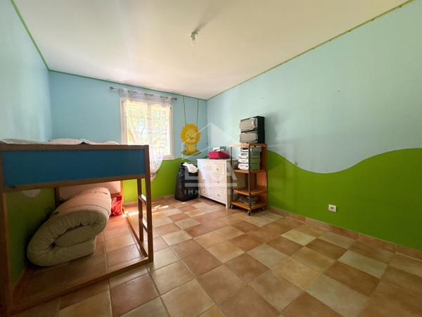 A VENDRE 13350 CHARLEVAL MAISON PLAIN PIED 5 PIECES D'ENVIRON 116M² AVEC GARAGE, ABRI ET JARDIN