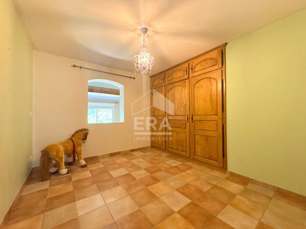 A VENDRE 13350 CHARLEVAL MAISON PLAIN PIED 5 PIECES D'ENVIRON 116M² AVEC GARAGE, ABRI ET JARDIN