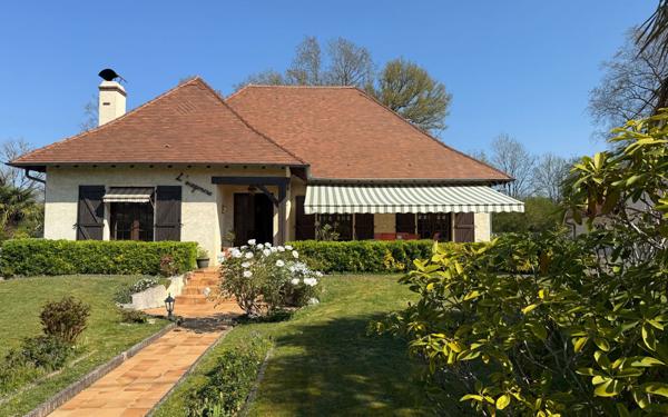 Maison à vendre    5 pièces •  Idron