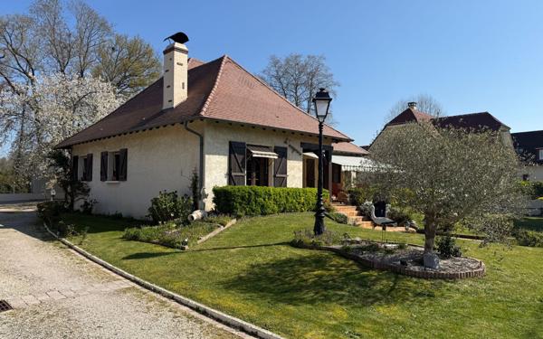 Maison à vendre    5 pièces •  Idron