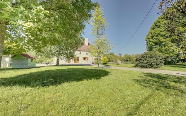 Maison à vendre    8 pièces • 286 m2 Esbarres