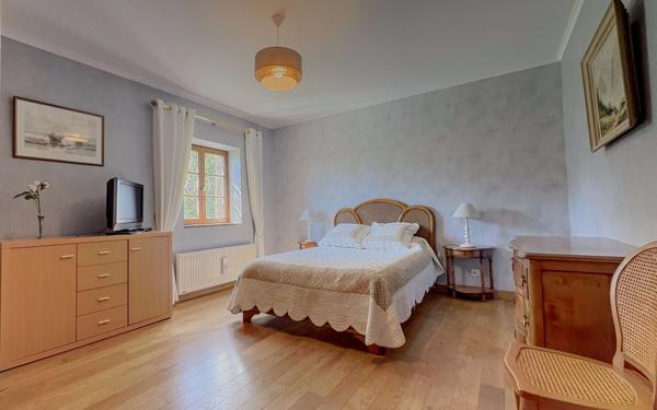 Maison à vendre    8 pièces • 286 m2 Esbarres