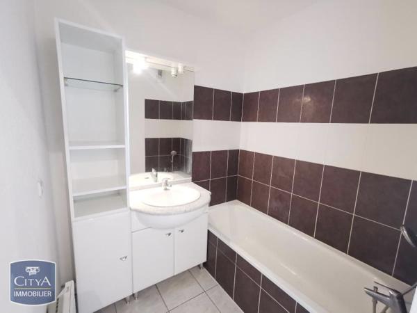 Appartement à louer 2 pièces 42.01m² Saint-Michel (16470)
