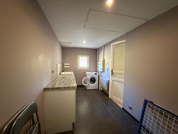 Maison plain-pied Montlegun 190 m² sur vaste terrain arboré avec terrasse et garage indépendant