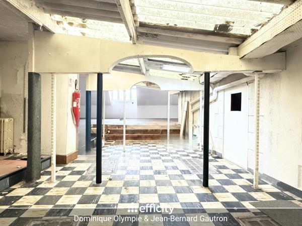 Immeuble 11 pièces - 700 m²