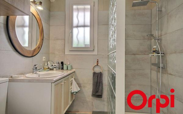 Appartement à vendre    2 pièces • 37,02 m2 Marseille 8