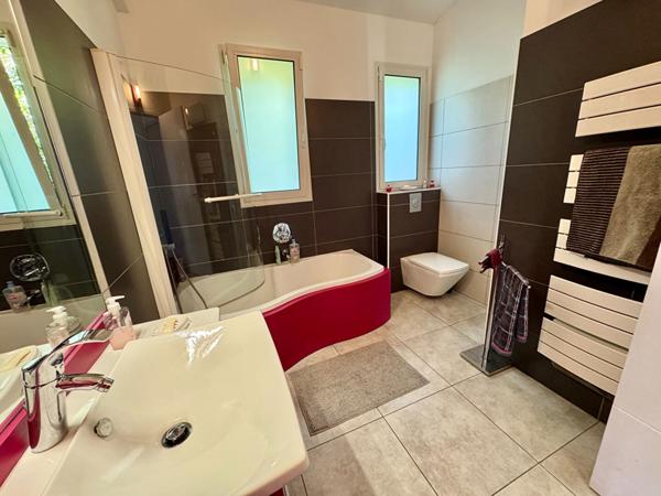 Maison Nimes 6 pièce(s) 192.02 m2