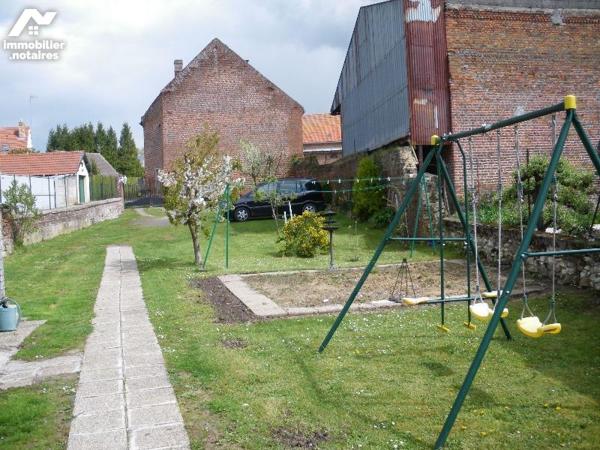 MAISON A VENDRE à CRECY SUR SERRE (AISNE) 02 comprenant : grand séjour, cuisine équipée, linger...