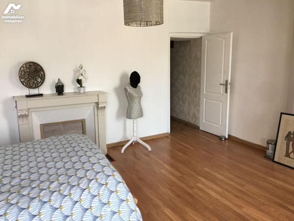 MAISON A VENDRE à CRECY SUR SERRE (AISNE) 02 comprenant : grand séjour, cuisine équipée, linger...