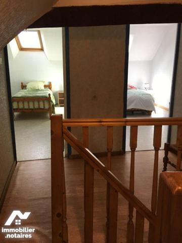 MAISON A VENDRE à CRECY SUR SERRE (AISNE) 02 comprenant : grand séjour, cuisine équipée, linger...