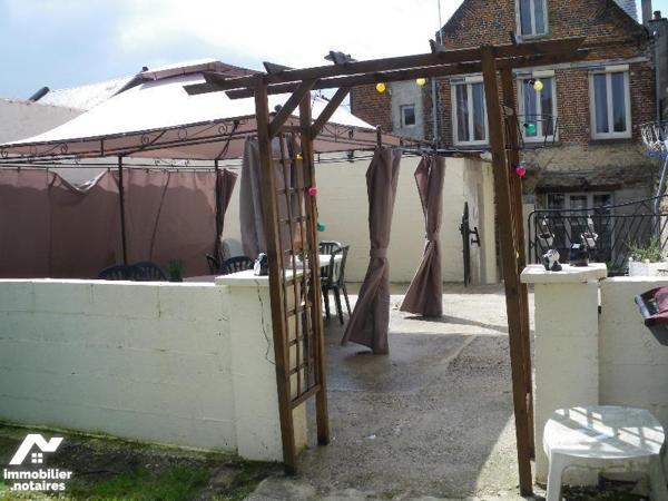 MAISON A VENDRE à CRECY SUR SERRE (AISNE) 02 comprenant : grand séjour, cuisine équipée, linger...