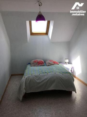 MAISON A VENDRE à CRECY SUR SERRE (AISNE) 02 comprenant : grand séjour, cuisine équipée, linger...