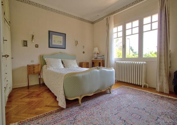 FOULAYRONNES - Maison lumineuse de 190m² avec garage et jardin située au calme dans un quartier recherché