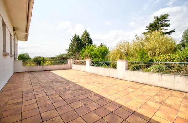 FOULAYRONNES - Maison lumineuse de 190m² avec garage et jardin située au calme dans un quartier recherché