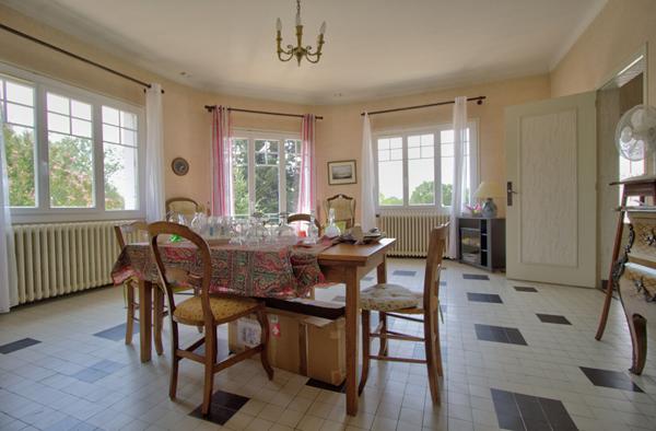 FOULAYRONNES - Maison lumineuse de 190m² avec garage et jardin située au calme dans un quartier recherché