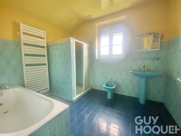 Maison de 150 m² avec sous-sol et dépendances Terrain de 1000 m² à Saint-Palais