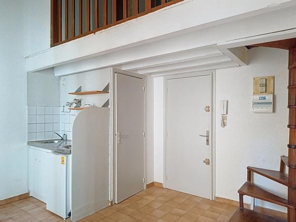 Appartement Aix En Provence T1 23m² avec mezzanine, situé dans le coeur de Aix en Provence, dernier étage.
