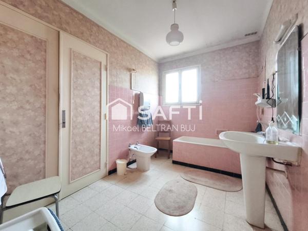 Maison familiale avec immense rez-de-chaussé exploitable