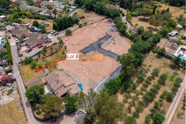 Puget-sur-Argens — terrain constructible plat 525 m², hors lotissement