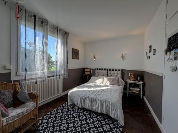 Villeneuve-sur-Lot (47300) Villeneuve-sur-Lot, rive gauche – Maison familiale 158 m² 5 chambres, avec jardin et piscine