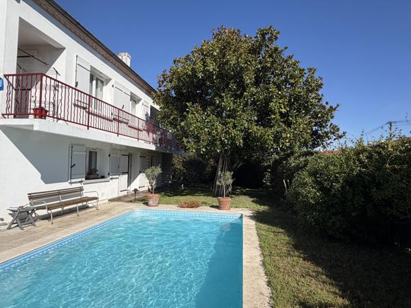 Villeneuve-sur-Lot (47300) Villeneuve-sur-Lot, rive gauche – Maison familiale 158 m² 5 chambres, avec jardin et piscine
