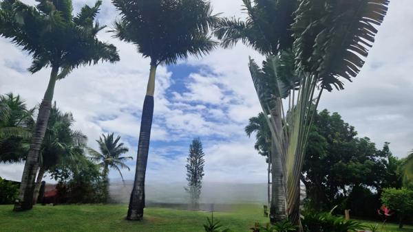 Villa avec dépendances et piscine sur 2596 m² de terrain