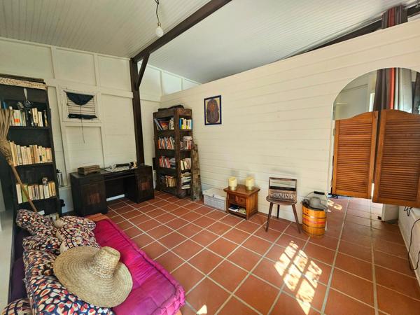 Maison de charme sur plus de 3 700 m² de terrain à Ducos — un véritable havre de paix