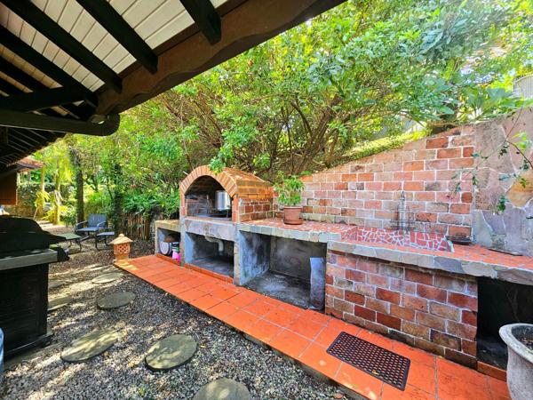 Maison de charme sur plus de 3 700 m² de terrain à Ducos — un véritable havre de paix