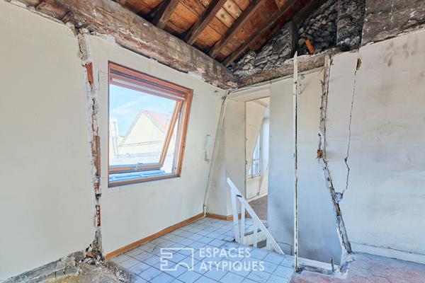 Un appartement d’artiste à réinventer, à deux pas de la Place des Vosges et du village Saint-Paul