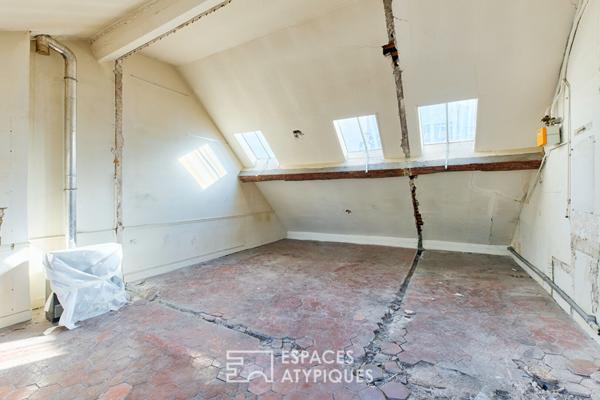 Un appartement d’artiste à réinventer, à deux pas de la Place des Vosges et du village Saint-Paul