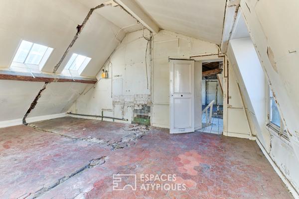 Un appartement d’artiste à réinventer, à deux pas de la Place des Vosges et du village Saint-Paul