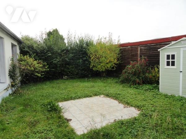 CHATEAU-THIERRY, maison de 102 m² habitable avec 4 chambres, séjour de 37 m², terrain et garage.