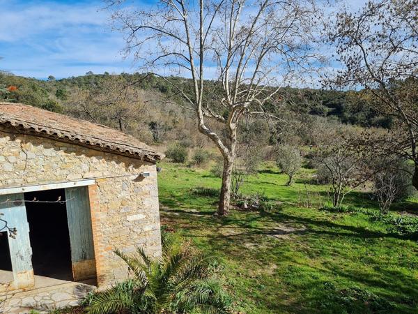 Durfort-et-Saint-Martin-de-Sossenac (30170) Maison de hameau en pierre au calme absolu avec terrasse et vue pnoramique, plus un chai de 100m² aménageable
