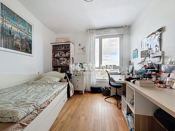 ISSY LES MOULINEAUX - A vendre Appartement 4 pièces en étage élevé avec terrasse et vue sur Paris