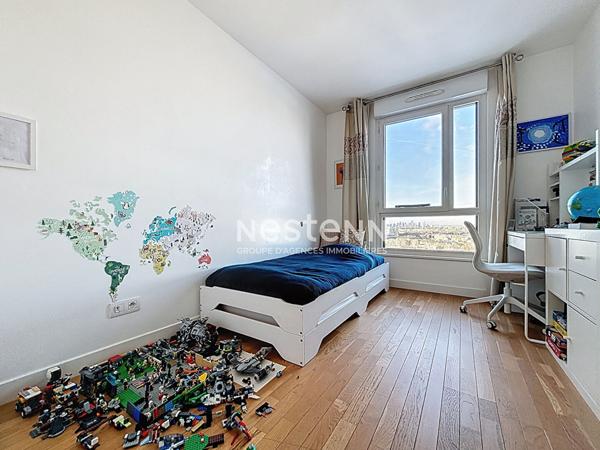 ISSY LES MOULINEAUX - A vendre Appartement 4 pièces en étage élevé avec terrasse et vue sur Paris