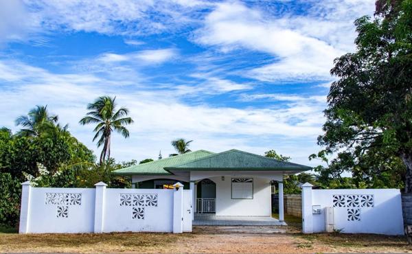 Dpt Guyane (973), REMIRE MONTJOLY Bureau/Local professionnel 80 m²