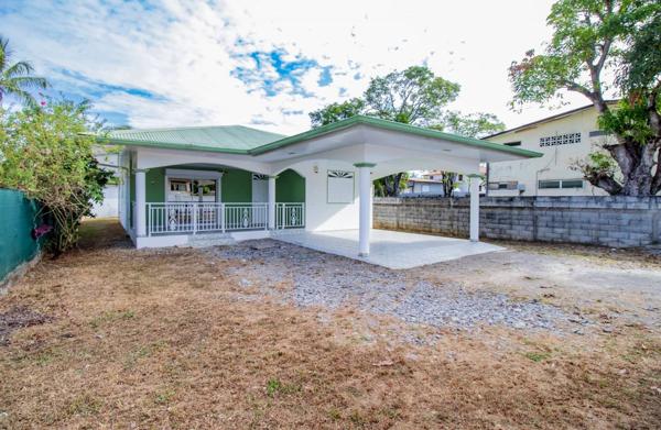 Dpt Guyane (973), REMIRE MONTJOLY Bureau/Local professionnel 80 m²