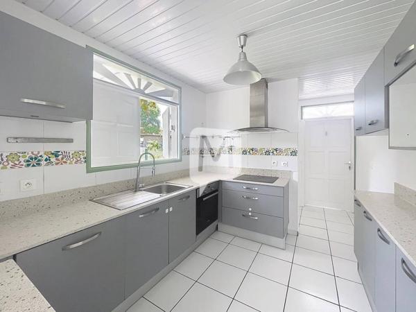 Dpt Guyane (973), REMIRE MONTJOLY Bureau/Local professionnel 80 m²
